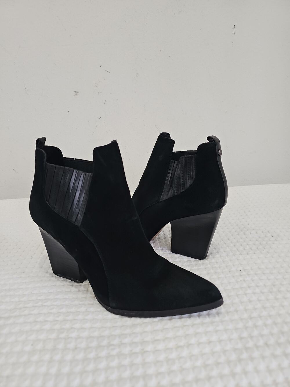 DONALD J. PLINER Vale Black Suede Pull On Western Ankle Boots Bootie Pointed 9M